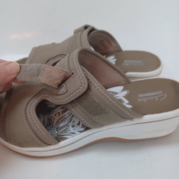 Clarks Collection Sandals Neutral Tan Comfort Wedge Slip On Adjustable Womens 7M - Picture 9 of 16